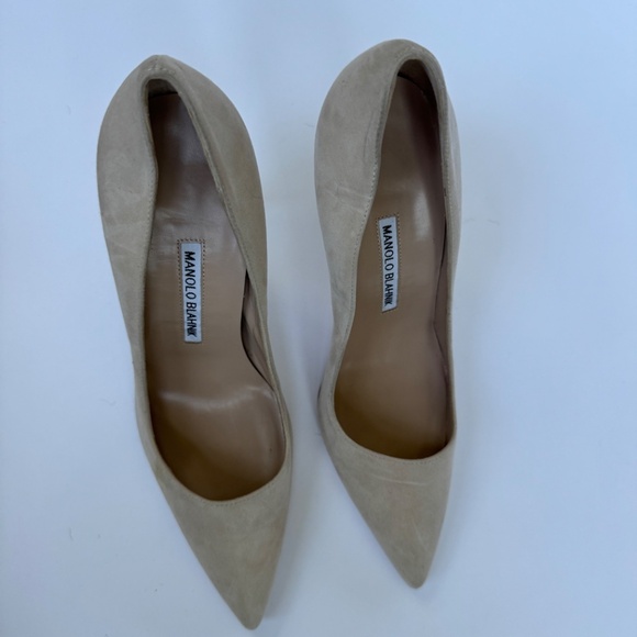 Manolo Blahnik BB 90 Light Beige Suede Pointed Toe Pumps, Size 39 - Picture 3 of 5